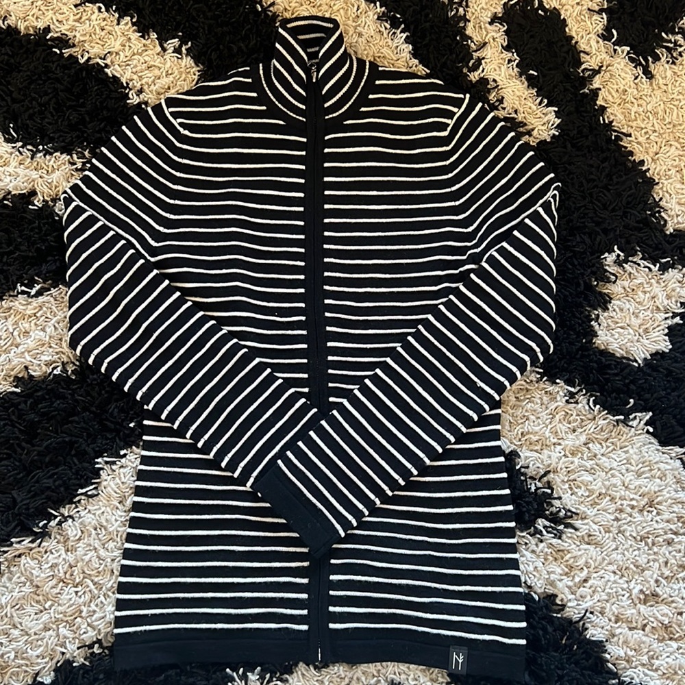 B&W zip up sweater